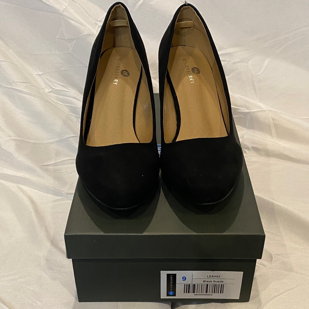 Classic Black Wedge Shoes by Riverberry Size 9‎